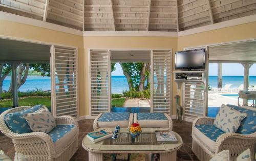 4 Bed Beachfront Villa