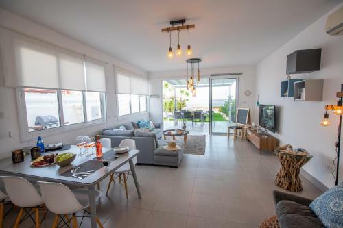 Ayia Thekla Seafront Villa Dagi