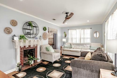 Sunny Midtown Cottage- Midtown Mobile