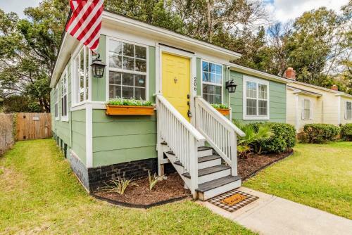 Sunny Midtown Cottage- Midtown Mobile