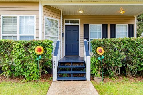 Hazel's Happy Hideaway- Midtown Mobile!