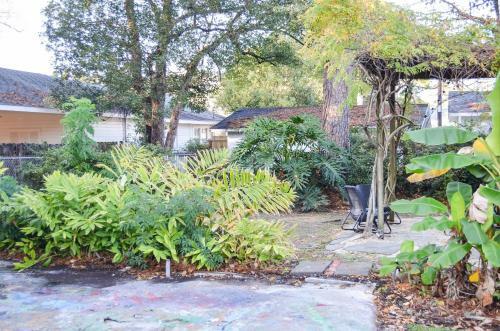 Perfectly Modern Craftsman- Close To Everything!