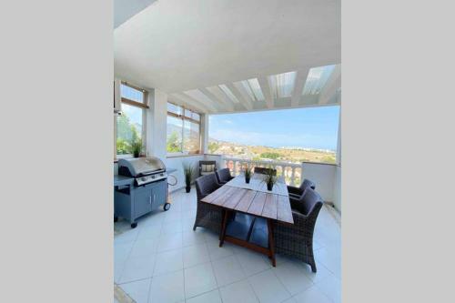 Modern, Totally Reformed Apartment With Views