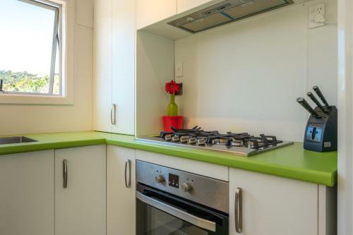 Four Palms Cottage - Onetangi Holiday Home