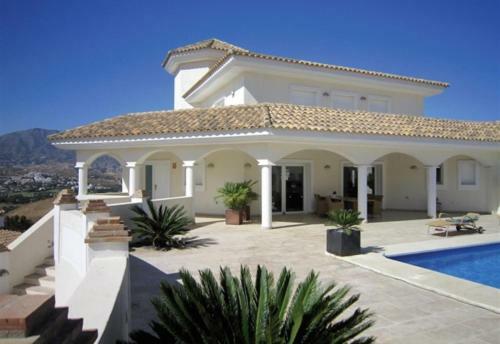 Luxurious Villa In The Sun
