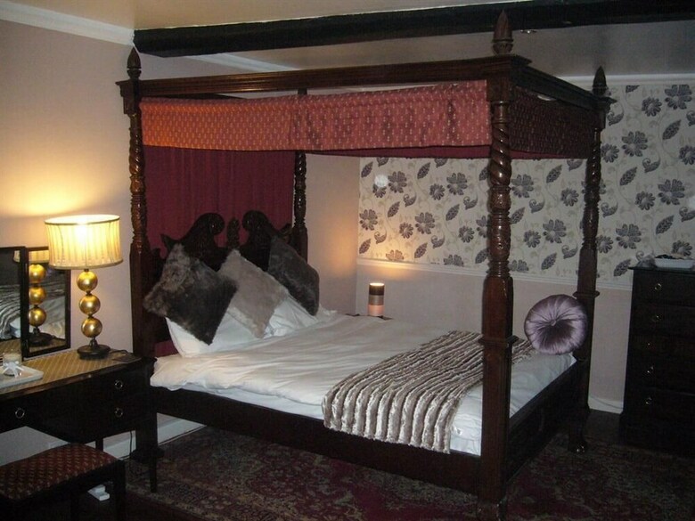 The George Hotel