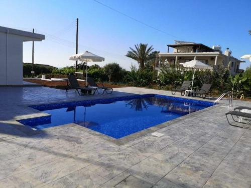 X.d Paisiou Villa