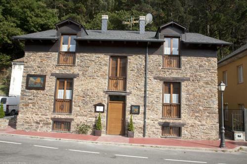 Hostal Apartamentos Turisticos A Estacion