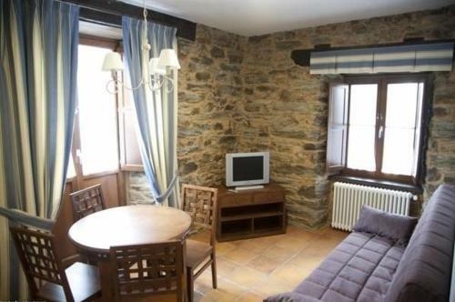 Hostal Apartamentos Turisticos A Estacion
