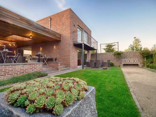 Tussen Hemel En Maas