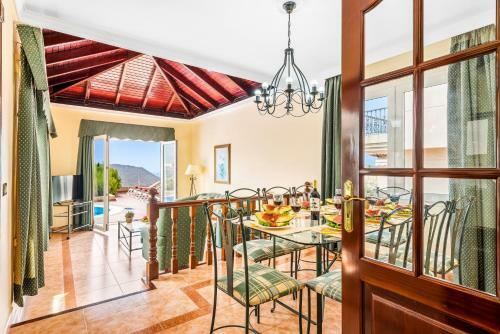 Hermosa Villa Chayofa Con Piscina Y Terraza