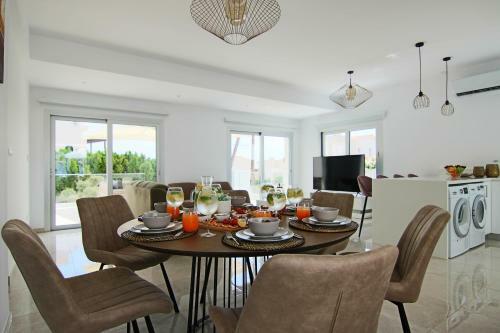 Phaedrus Living Luxury Villa Ellison