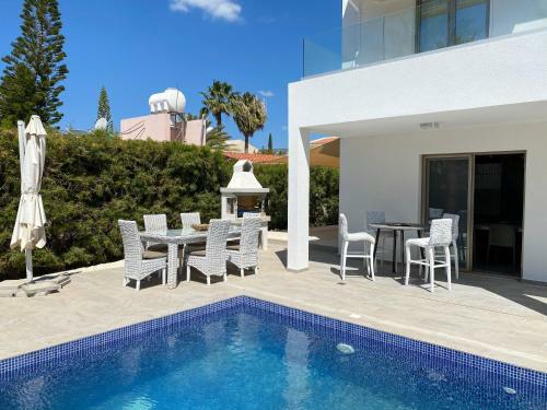 Luxury Villa Roma Near The Beach