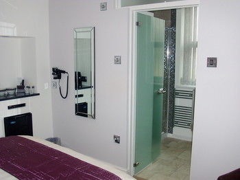 Hostal Farnham Hotel