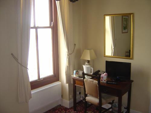 Hostal No: 1 The Esplanade Guest Accommodation.