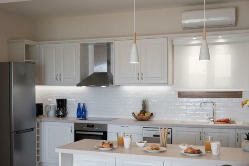 Armikes Beachfront Suites Afionas