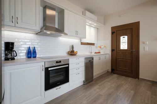 Armikes Beachfront Suites Afionas