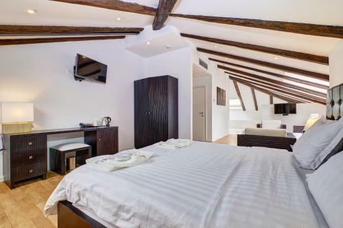 Hotel Dolphin Suites