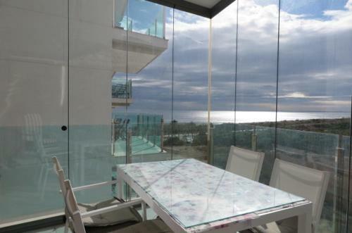 White Luxury Apartment