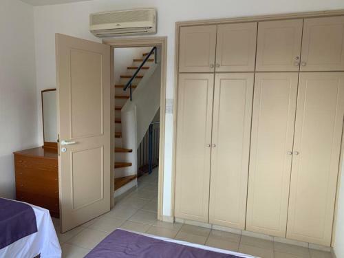 Spacious 3 Bed, 2 Bath Maisonette In Regina Gardens