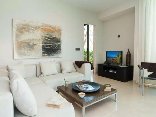 Villa With Private Pool In Luxury Golf Resort