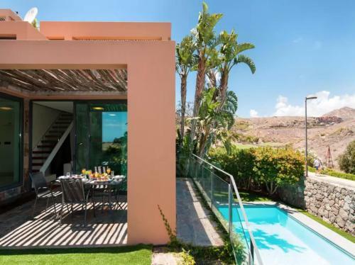 Villa With Private Pool In Luxury Golf Resort
