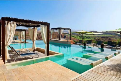Villa With Private Pool In Luxury Golf Resort