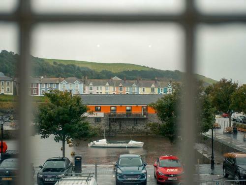 Apartamento Pass The Keys Modern 2 Bed Flat Overlooking Aberaeron Harbour