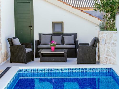Dalmatian Villa Castello Coza With Pool, Vinjerac