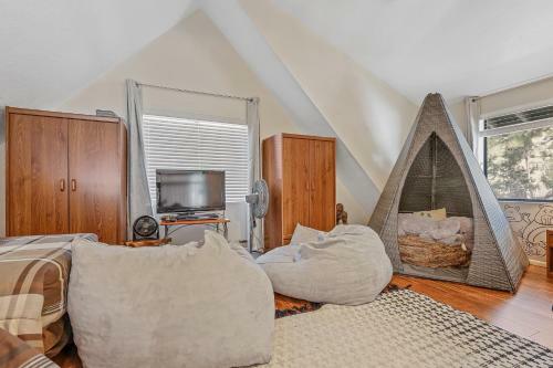 Woodsy A-frame Hideaway