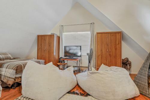 Woodsy A-frame Hideaway