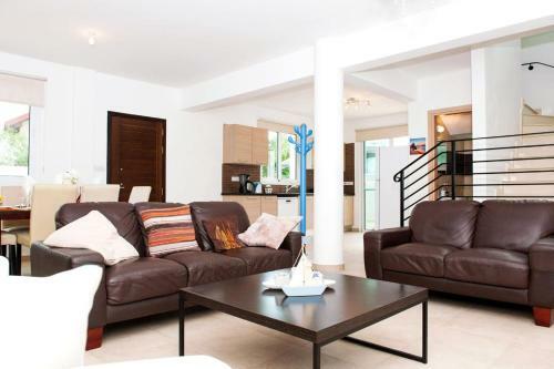 Villa Ekaterina Heights 3 Bdrm