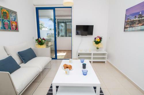 "the Good Times" Apartment