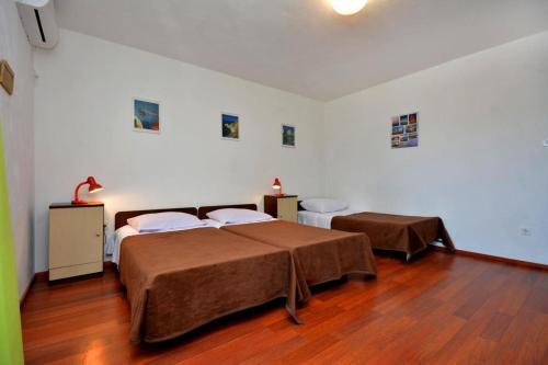 Apartments With A Parking Space Vinisce, Trogir - 14407
