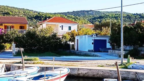 Holiday Home In Vinisce 31084