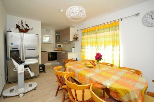 Holiday House Mili