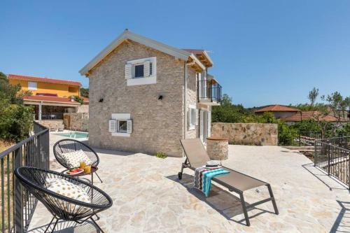 Villa Peaceful Stone Nest With Private Pool