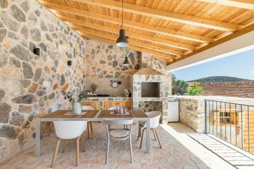 Villa Peaceful Stone Nest With Private Pool