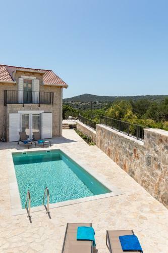Villa Peaceful Stone Nest With Private Pool