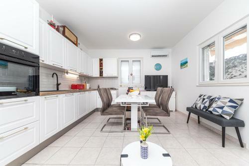 Apartment Astrid 5 M From Beach