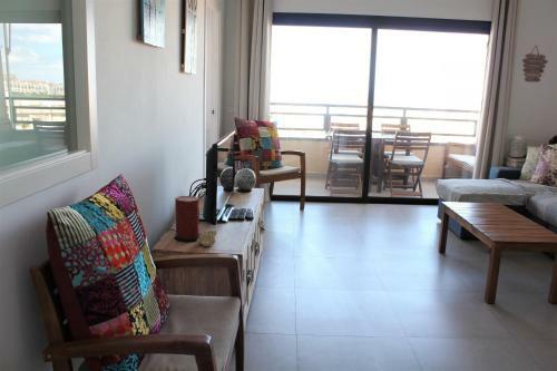 Fantastic 2 Bd Sea Views Apartment