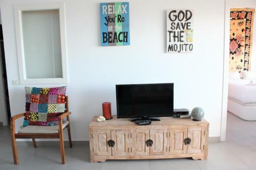 Fantastic 2 Bd Sea Views Apartment