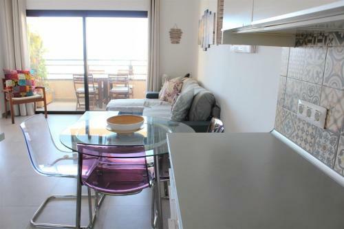 Fantastic 2 Bd Sea Views Apartment