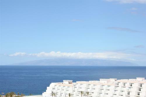 Fantastic 2 Bd Sea Views Apartment