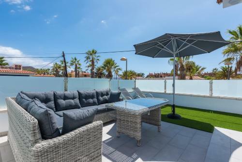 Luxurious 5* Villa - 300m2 - Private Heated Pool - Garage - Wifi