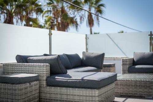 Luxurious 5* Villa - 300m2 - Private Heated Pool - Garage - Wifi