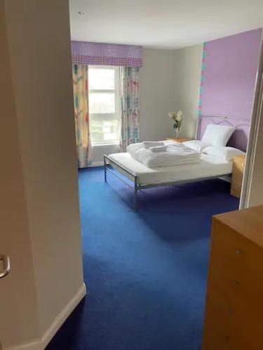 Comfortable, Self Contained 2 Bed Town Apartment.
