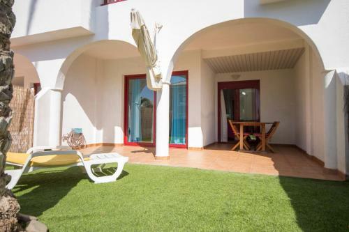 Cozy Apartment With Garden