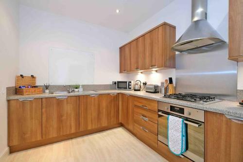 Modern & Spacious Apartment In City Centre