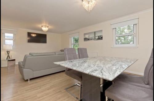 Apartamento Spacious 2bed Flat W/private Parking